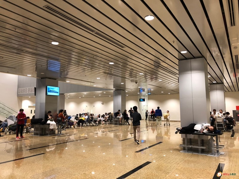 깜란국제공항 출국장